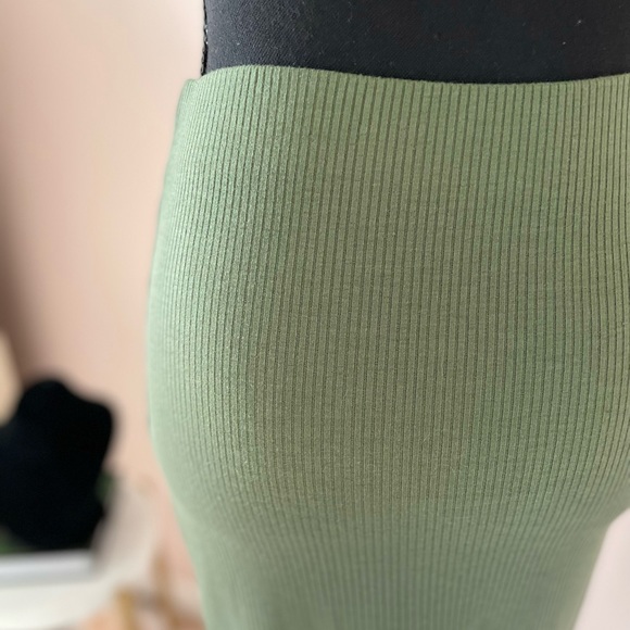 Army green pencil skirt - Picture 3 of 3